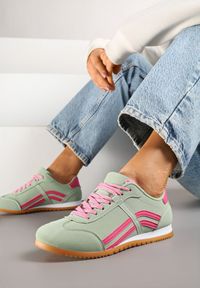 Renee - Jasnozielone Sneakersy przed Kostkę z Paskami na Cholewce Deniffia. Okazja: na co dzień. Wysokość cholewki: przed kostkę. Zapięcie: pasek. Kolor: zielony. Szerokość cholewki: normalna