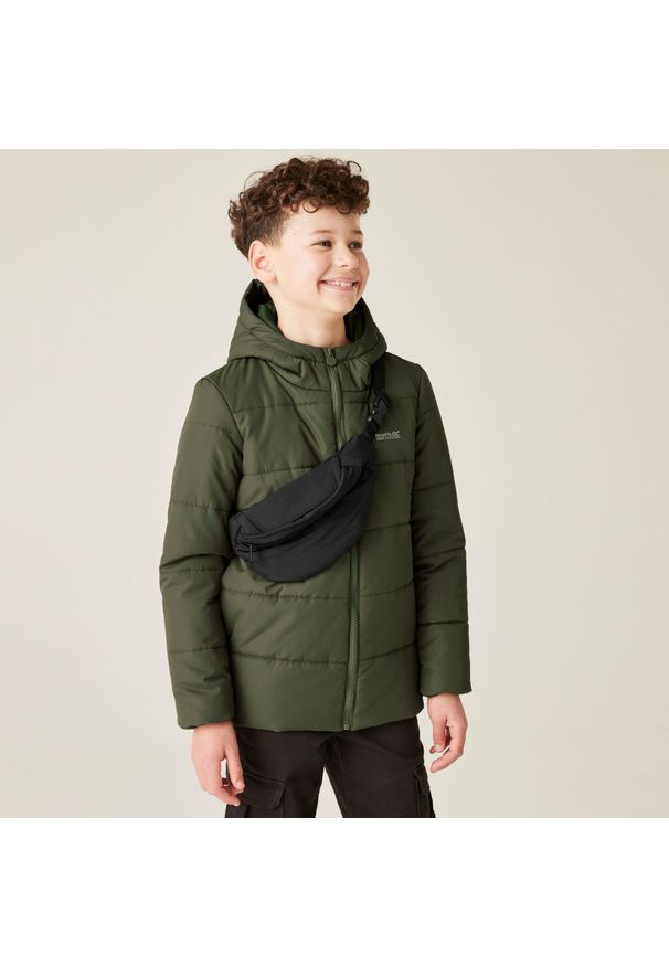 Regatta - Kurtka dziecięca zimowa Halkner. Okazja: na co dzień, na uczelnię. Kolor: zielony. Materiał: puch. Sezon: zima. Styl: casual, sportowy