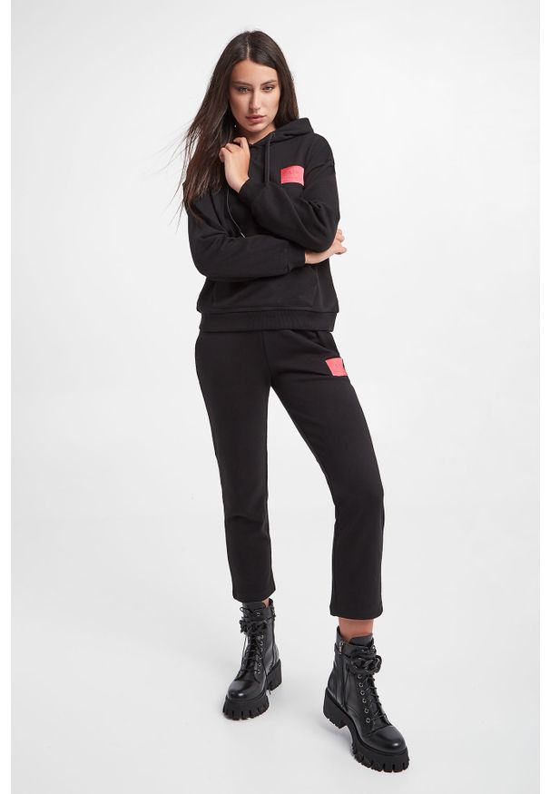Armani Exchange - Bluza dresowa damska ARMANI EXCHANGE. Typ kołnierza: kaptur. Materiał: dresówka. Wzór: aplikacja