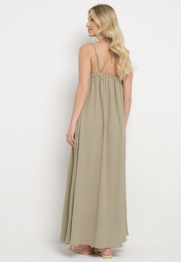 Born2be - Zielona Sukienka na Regulowanych Ramiączkach Wiązana na Szyi Ploeliama. Kolor: zielony. Długość rękawa: na ramiączkach. Styl: elegancki, klasyczny