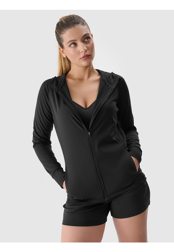 4f - 4F Bluza treningowa szybkoschnąca rozpinana z kapturem damska - czarna S. Typ kołnierza: kaptur. Kolor: czarny. Materiał: włókno, elastan, dzianina, materiał, syntetyk. Długość rękawa: raglanowy rękaw. Wzór: gładki, jednolity, ze splotem. Styl: sportowy. Sport: fitness
