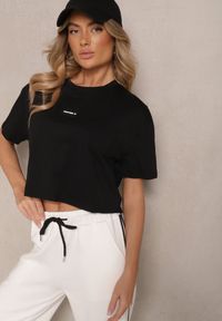 Renee - Czarny T-shirt z Bawełny o Kroju Crop Top Zdobiony Naszywką Adivrea. Okazja: na co dzień. Kolor: czarny. Materiał: bawełna. Wzór: aplikacja. Styl: casual #2