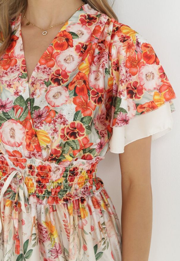 Born2be - Beżowa Kwiecista Sukienka Mini z Cienkimi Gumkami i Rozkloszowanym Dołem Heddi. Kolor: beżowy. Typ sukienki: kopertowe. Długość: mini