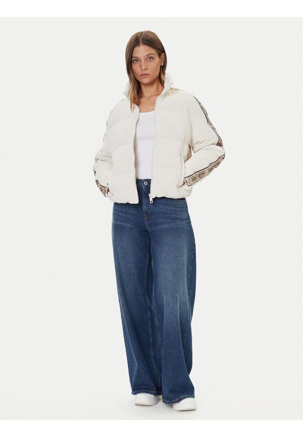 Guess Kurtka zimowa V5BL11 WGYC2 Écru Regular Fit. Materiał: syntetyk. Sezon: zima