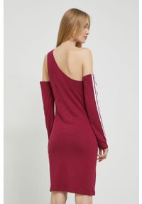 adidas Originals sukienka kolor bordowy mini dopasowana. Kolor: czerwony. Materiał: bawełna. Długość rękawa: długi rękaw. Wzór: aplikacja. Długość: mini #4