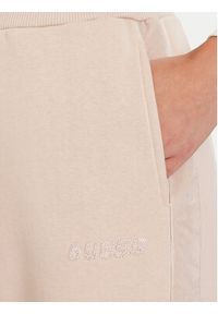 Guess Spodnie dresowe V5BB10 KB681 Beżowy Regular Fit. Kolor: beżowy. Materiał: bawełna, syntetyk #2