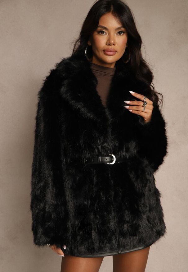 Renee - Czarna Kurtka Futerko w Eleganckim Stylu z Paskiem z Klamerką Govera. Okazja: na co dzień. Typ kołnierza: golf. Kolor: czarny. Materiał: futro. Styl: elegancki