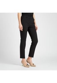 CheBello - Czółenka damskie Chebello, ze skóry naturalnej licowej szpiczasty nosek metalowa ozdoba na przodzie niski obcas typu kitten heel, beżowe, 4929_-308-0. Okazja: na spotkanie biznesowe. Nosek buta: szpiczasty. Kolor: beżowy. Materiał: skóra. Wzór: aplikacja. Obcas: na obcasie. Styl: biznesowy, elegancki. Wysokość obcasa: niski #4