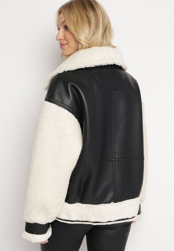 Born2be - Czarno-Biała Kurtka Ramoneska z Kożuszkiem Zirara. Okazja: na co dzień. Kolor: czarny. Materiał: futro, jeans. Wzór: paski, aplikacja. Styl: klasyczny, casual, elegancki