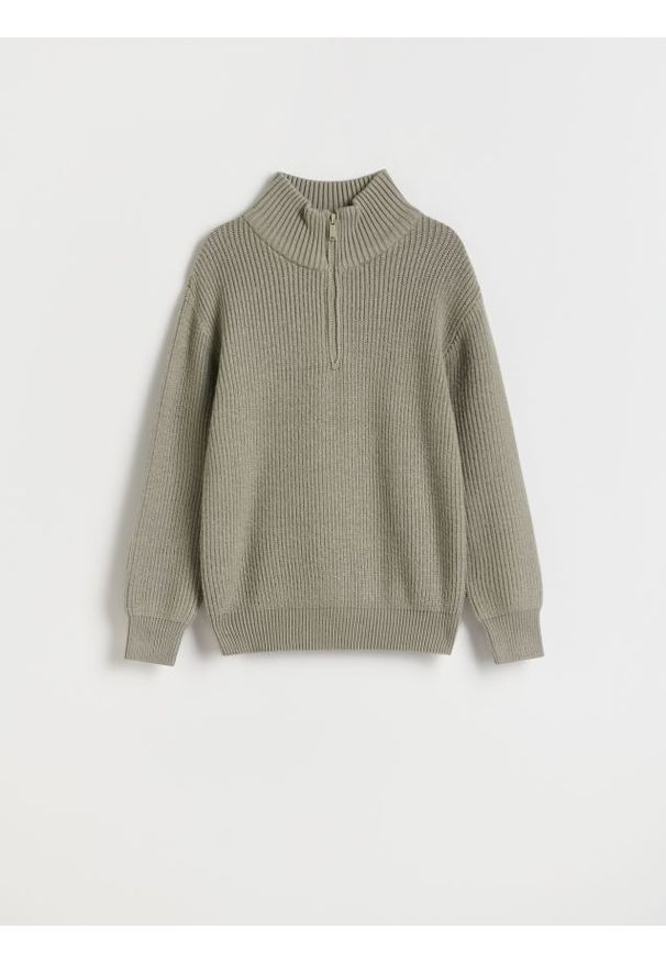 Reserved - Sweter z wiskozą - oliwkowy. Kolor: oliwkowy. Materiał: wiskoza