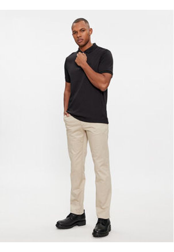 Calvin Klein Chinosy K10K110963 Beżowy Slim Fit. Kolor: beżowy. Materiał: bawełna