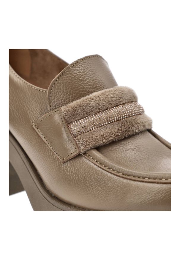 Brązowe Półbuty Lemar Wygodne Skórzane Buty Damskie. Okazja: na co dzień, do pracy. Kolor: brązowy. Materiał: skóra. Wzór: aplikacja. Obcas: na obcasie. Styl: casual, elegancki. Wysokość obcasa: średni