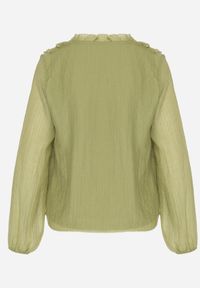 Born2be - Zielona Bluzka Koszulowa z Dekoltem w Serek Zdobiona Falbankami Nailiphis. Okazja: na co dzień, do pracy, na spotkanie biznesowe. Typ kołnierza: dekolt w serek, kołnierz z falbankami. Kolor: zielony. Materiał: jeans. Wzór: aplikacja. Styl: biznesowy, klasyczny, casual, elegancki #6