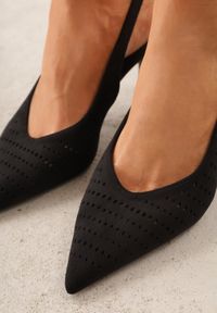 Renee - Czarne Szpilki Slingback z Ażurową Cholewką Nessnore. Zapięcie: sprzączka. Kolor: czarny. Materiał: satyna. Szerokość cholewki: normalna. Wzór: ażurowy. Obcas: na szpilce #8