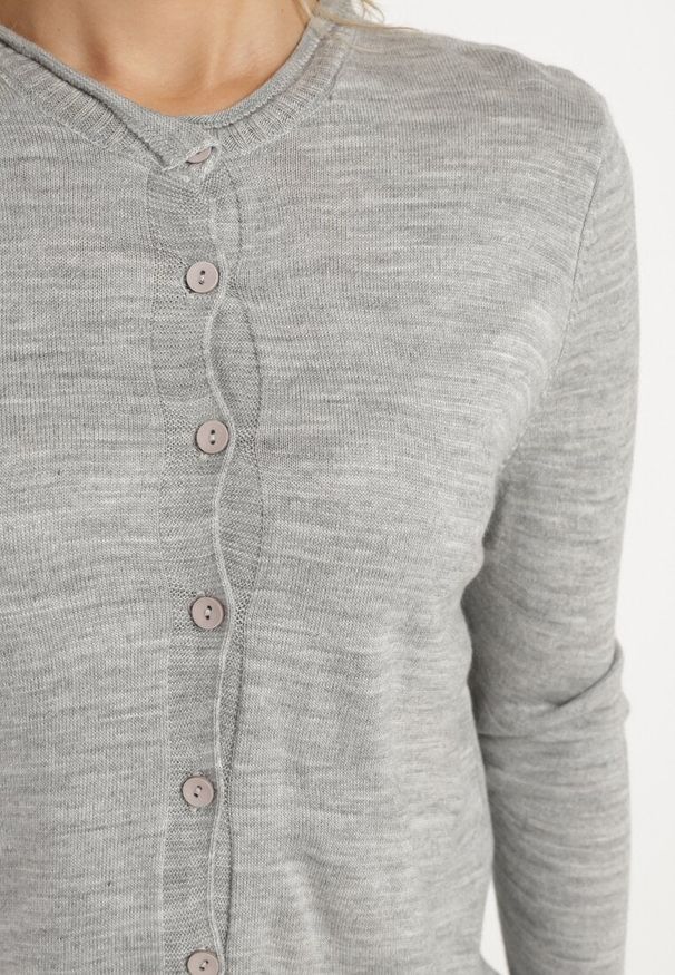 Born2be - Szary Kardigan Zapinany na Guziki ze Ściągaczem Omeana. Okazja: na co dzień, do pracy. Kolor: szary. Materiał: jeans. Styl: klasyczny, elegancki, casual