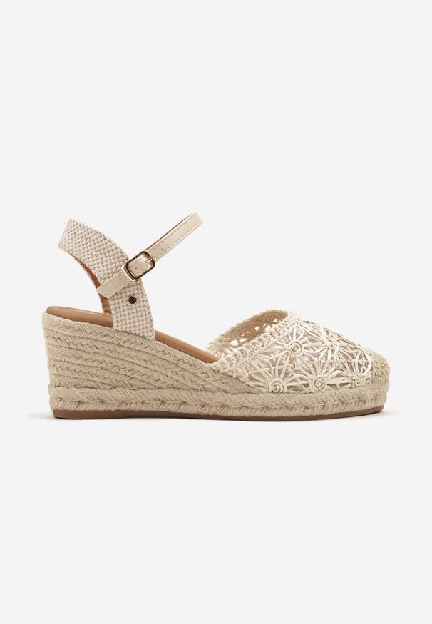 Renee - Beżowe Sandały Vices na Plecionym Koturnie w Stylu Boho Lisalia. Okazja: na co dzień. Nosek buta: otwarty. Zapięcie: sprzączka. Kolor: beżowy. Wzór: aplikacja. Obcas: na koturnie. Styl: boho