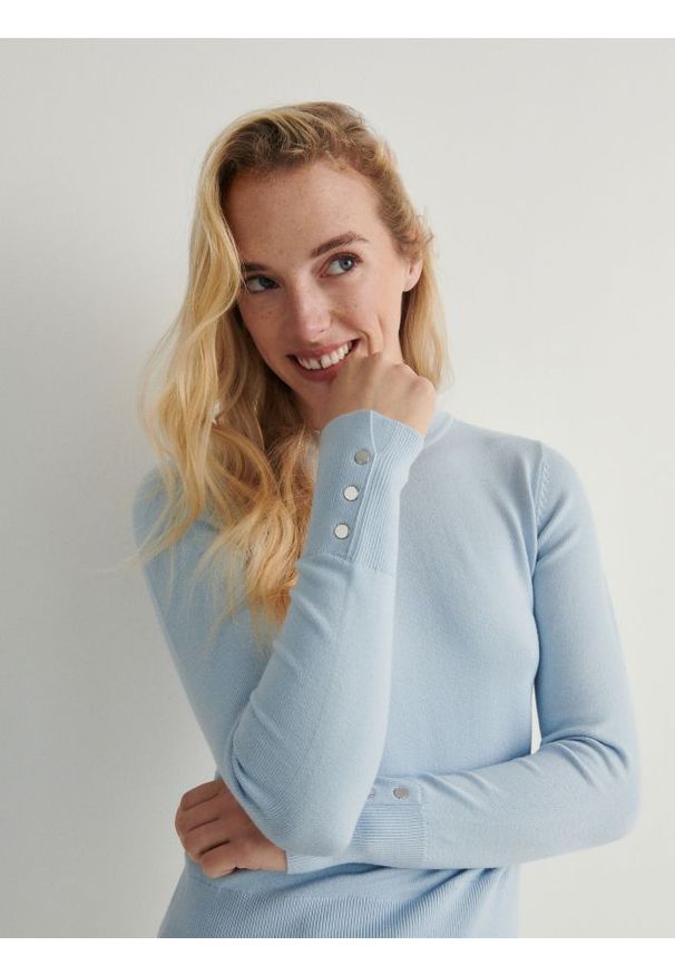 Reserved - Sweter z wiskozą - jasnoniebieski. Kolor: niebieski. Materiał: wiskoza