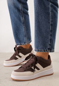 Born2be - Brązowo-Beżowe Sneakersy Casual z Ozdobnymi Przeszyciami i Paskami z Boku Ariesera. Okazja: na co dzień. Zapięcie: pasek. Kolor: brązowy. Materiał: denim, jeans. Wzór: paski #1