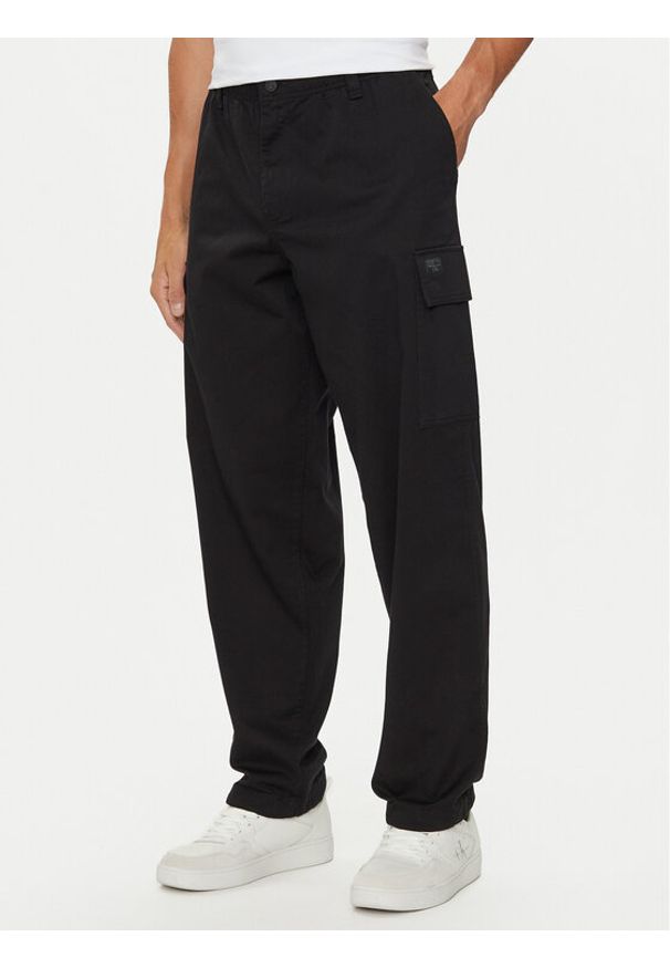 Calvin Klein Jeans Spodnie materiałowe J30J326848 Czarny Straight Fit. Kolor: czarny. Materiał: bawełna