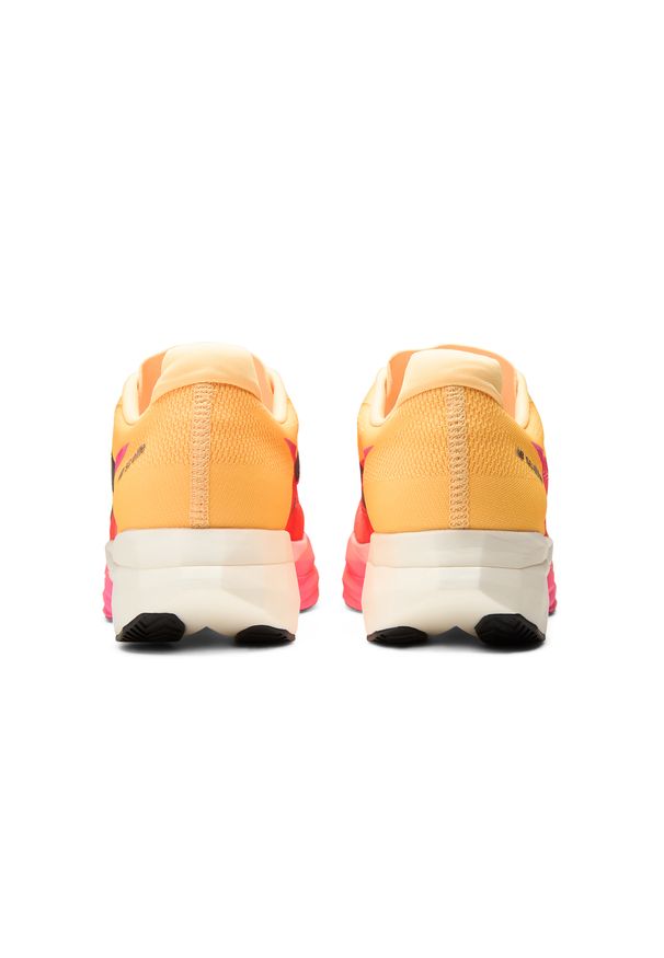 Buty męskie New Balance FuelCell SC Elite V5 MRCEL3UD – pomarańczowe. Kolor: pomarańczowy. Materiał: syntetyk, materiał. Szerokość cholewki: normalna. Sport: fitness, bieganie