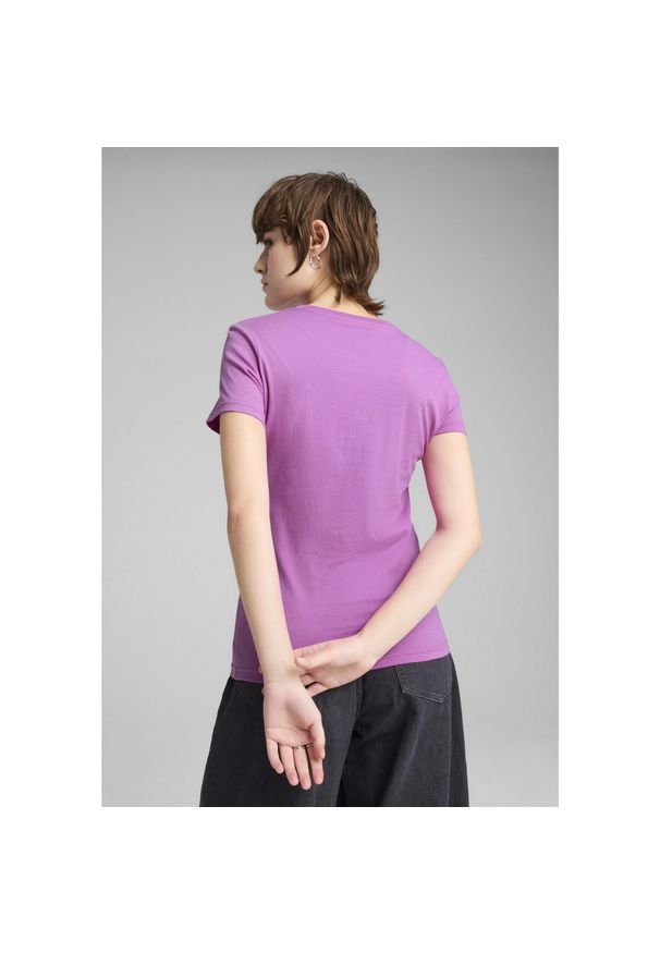 Puma - Damska koszulka z logo ESS No. 1 PUMA Wild Berry Purple. Kolor: fioletowy. Sport: fitness