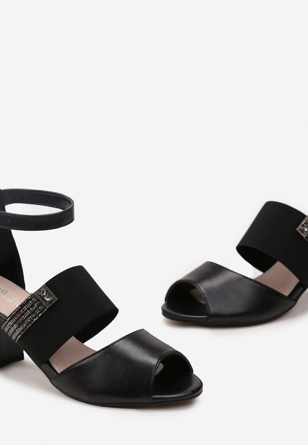 Born2be - Czarne Sandały na Słupku z Zapięciem wokół Kostki Ozdobione Cyrkoniami Lianees. Kolor: czarny. Wzór: aplikacja. Sezon: lato. Obcas: na słupku. Styl: elegancki