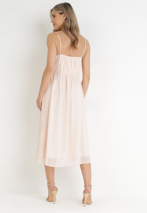 Born2be - Różowa Rozkloszowana Sukienka Midi na Cienkich Ramiączkach z Wiązaniem w Talii Tessonne. Kolor: różowy. Długość rękawa: na ramiączkach. Długość: midi