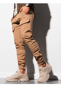 Ombre Clothing - Spodnie męskie joggery P925 - beżowe - XXL. Okazja: na co dzień. Kolor: beżowy. Materiał: bawełna, poliester, elastan. Styl: casual #5