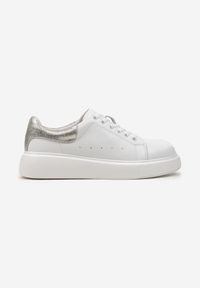 Born2be - Białe Skórzane Sneakersy z Ozdobną Wstawką na Zapiętku Klemicca. Nosek buta: okrągły. Zapięcie: sznurówki. Kolor: biały. Materiał: skóra. Obcas: na obcasie. Wysokość obcasa: niski #5