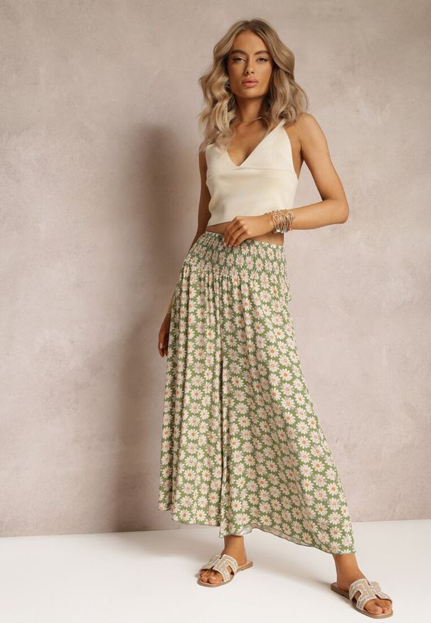 Renee - Jasnozielone Szerokie Spodnie z Wiskozy w Kwiaty Ramit. Stan: podwyższony. Kolor: zielony. Materiał: wiskoza. Wzór: kwiaty. Styl: elegancki