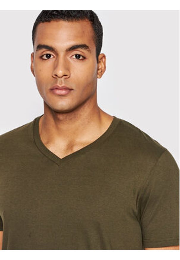 Brave Soul T-Shirt MTS-149SAINTE Zielony Regular Fit. Kolor: zielony. Materiał: bawełna