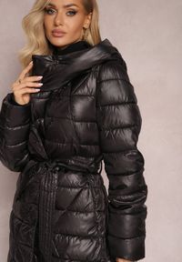 Renee - Czarna Kurtka Pikowana z Wiązanym Paskiem Phaza. Kolekcja: plus size. Kolor: czarny #3