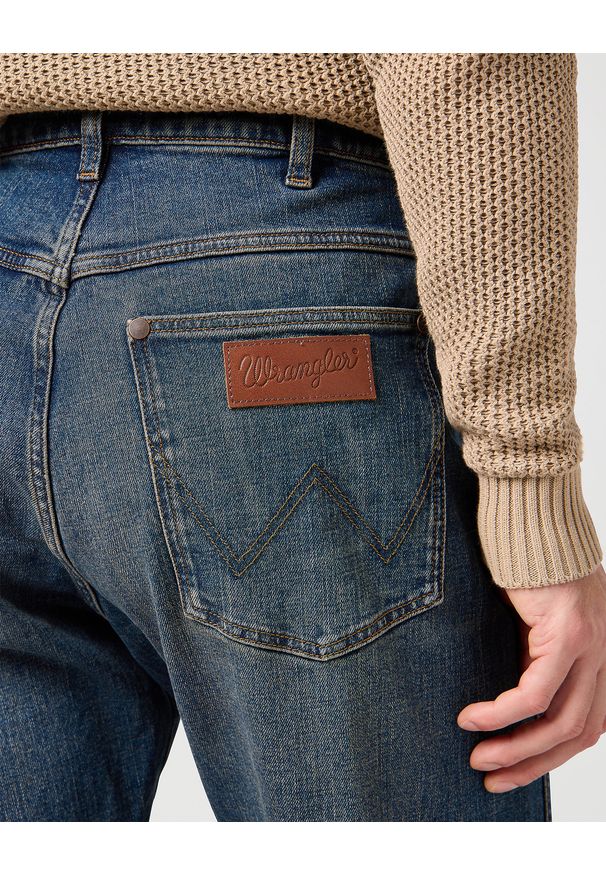 Wrangler - MESKIE SPODNIE WRANGLER FRONTIER SUNLIGHT INDIGO 112364422