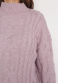 Born2be - Fioletowy Luźny Sweter w Warkoczykowy Splot Sentlia. Kolor: fioletowy. Długość rękawa: długi rękaw. Długość: długie. Wzór: ze splotem