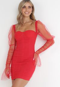 Born2be - Czerwona Sukienka Dopasowana z Marszczeniem i Bufiastymi Rękawami Farnia. Kolor: czerwony #1