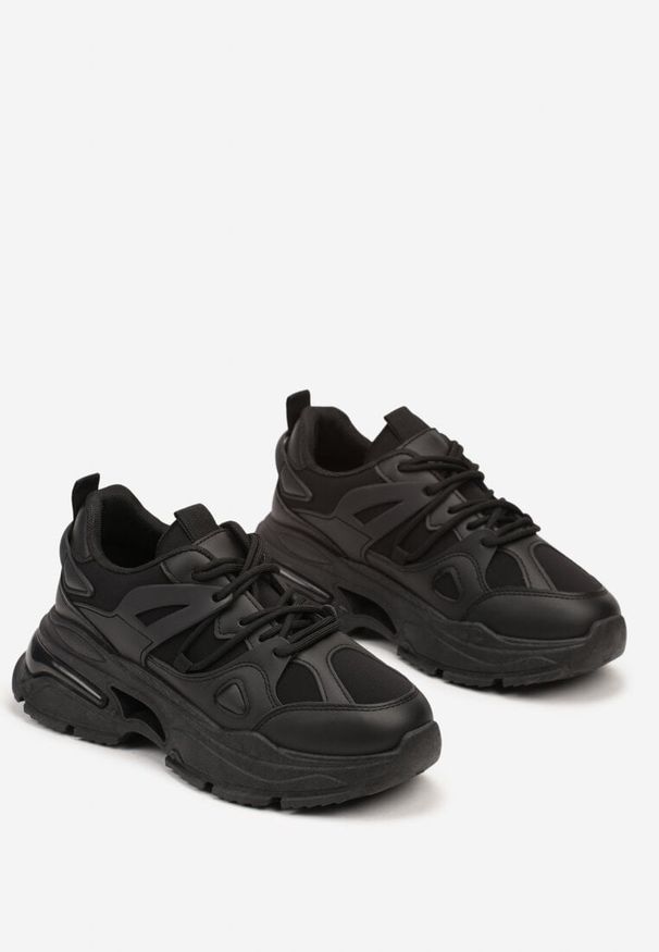 Born2be - Czarne Sneakersy na Grubej Podeszwie z Tłoczeniami Nevalin. Nosek buta: okrągły. Zapięcie: sznurówki. Kolor: czarny. Materiał: materiał. Obcas: na obcasie. Wysokość obcasa: niski
