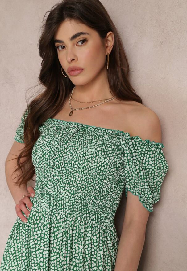 Renee - Zielona Sukienka Midi o Fasonie Bawełnianej Hiszpanki Nairo. Okazja: na co dzień. Typ kołnierza: dekolt hiszpanka. Kolor: zielony. Materiał: bawełna. Styl: elegancki, casual. Długość: midi