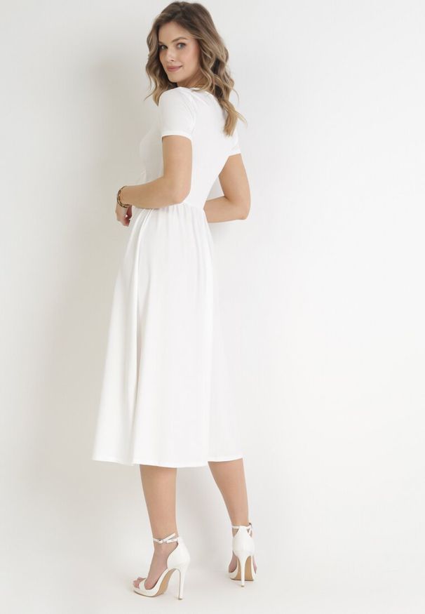 Born2be - Biała Sukienka Ionene. Okazja: na co dzień. Kolor: biały. Materiał: materiał. Długość rękawa: krótki rękaw. Sezon: wiosna, lato. Typ sukienki: proste. Styl: casual. Długość: midi