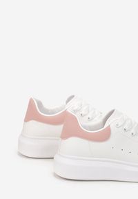 Born2be - Biało-Różowe Sneakersy Phoebia. Nosek buta: okrągły. Kolor: biały. Szerokość cholewki: normalna #4
