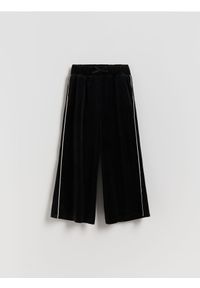 Reserved - Welurowe spodnie z szerokimi nogawkami - czarny. Kolor: czarny. Materiał: welur #1
