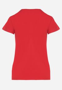 Born2be - Czerwony T-shirt z Bawełny z Dekoltem w Serek Liniviela. Okazja: na co dzień. Typ kołnierza: dekolt w serek. Kolor: czerwony. Materiał: bawełna. Styl: casual #4