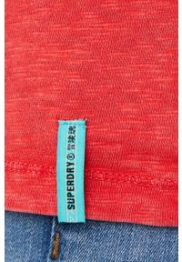 Superdry t-shirt bawełniany kolor czerwony. Okazja: na co dzień. Kolor: czerwony. Materiał: bawełna. Długość rękawa: krótki rękaw. Długość: krótkie. Wzór: gładki. Styl: casual #3
