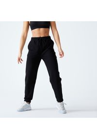 DOMYOS - Spodnie damskie Domyos Gym & Pilates 500 Essentials Regular. Kolor: czarny. Materiał: elastan, materiał, poliester, bawełna. Wzór: ze splotem. Sport: joga i pilates
