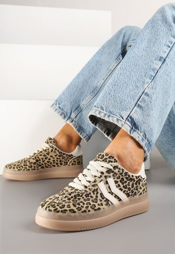 Born2be - Panterkowe Sneakersy w Stylu Tenisówek z Geometrycznymi Paskami Falenira. Okazja: na spacer. Zapięcie: pasek. Materiał: jeans. Wzór: geometria. Sport: turystyka piesza