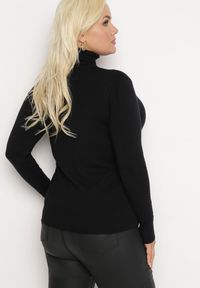 Born2be - Czarny Sweter z Golfem Sazerna. Typ kołnierza: golf. Kolor: czarny. Materiał: dzianina, wiskoza, tkanina. Długość rękawa: długi rękaw. Długość: długie. Wzór: gładki. Sezon: zima, jesień #3