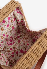 Renee - Ciemnobeżowa Pleciona Torebka Listonoszka o Geometrycznym Kształcie Felowena. Kolor: beżowy. Wzór: geometria. Sezon: wiosna. Styl: boho, klasyczny, elegancki, casual