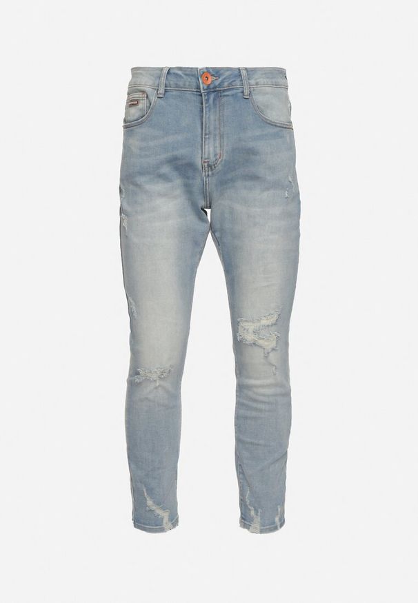 Born2be - Niebieskie Dopasowane Jeansy z Przetarciami i Regularnym Stanem Kolora. Kolor: niebieski