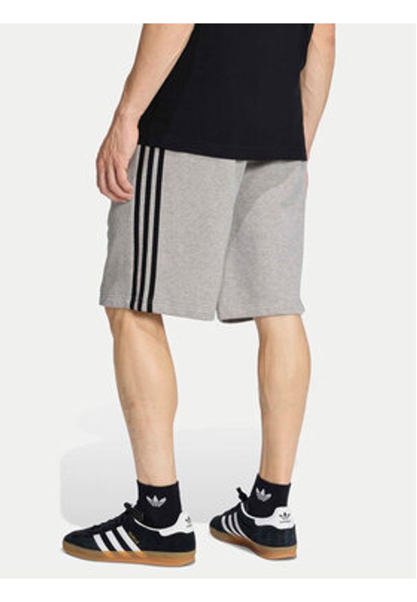 Adidas - adidas Szorty sportowe 3-Stripes KE2433 Szary Regular Fit. Kolor: szary. Materiał: bawełna. Styl: sportowy