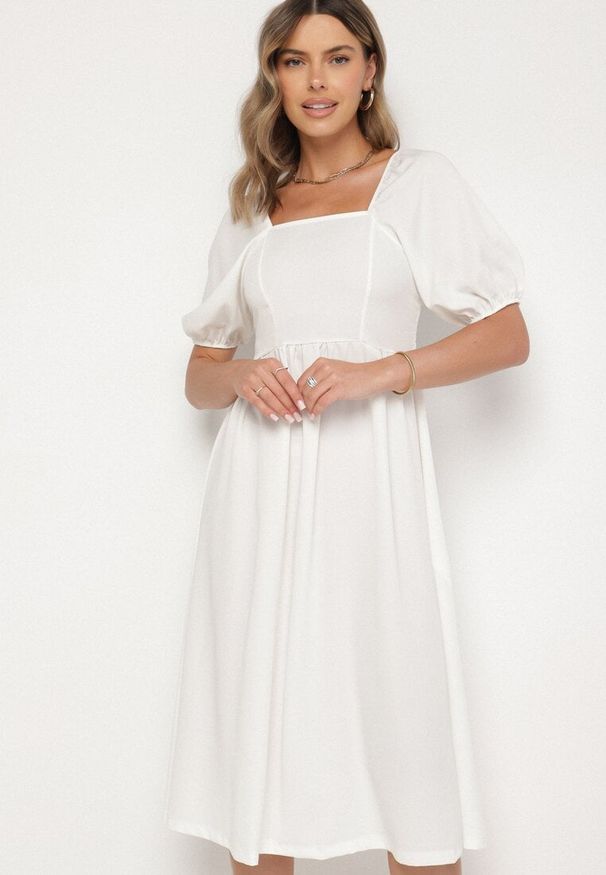 Born2be - Biała Rozkloszowana Sukienka z Bufiastymi Rękawami Kolireva. Okazja: na co dzień. Typ kołnierza: dekolt kwadratowy. Kolor: biały. Styl: casual, elegancki