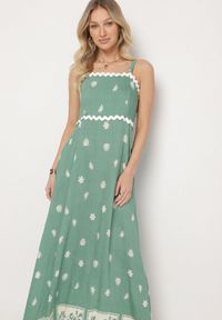 Born2be - Zielona Wiskozowa Sukienka z Geometrycznym Wzorem Lenirisa. Okazja: na co dzień. Kolor: zielony. Materiał: wiskoza. Długość rękawa: na ramiączkach. Wzór: geometria. Typ sukienki: proste. Styl: klasyczny, casual, elegancki #2